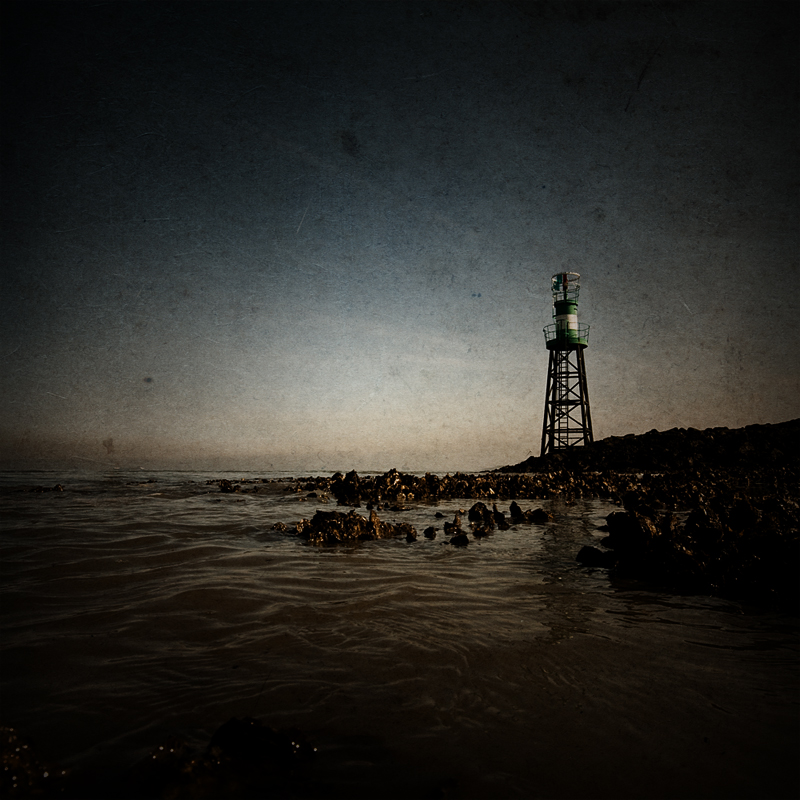 http://fc03.deviantart.com/fs43/f/2009/096/2/5/old_square_lighthouse_by_mightyflup.jpg